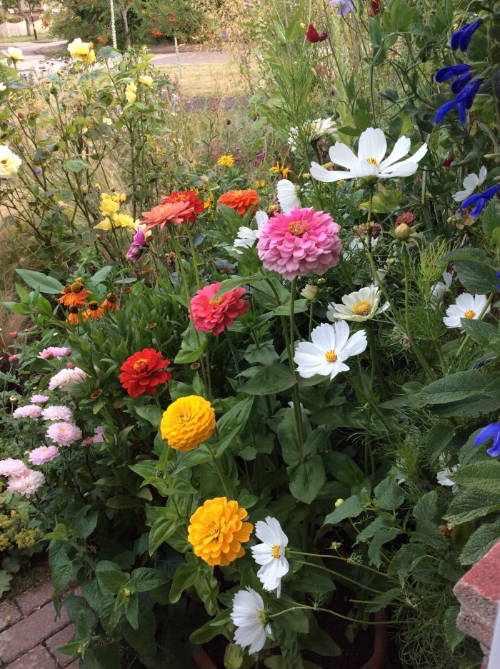 A cheerful mix at the front door