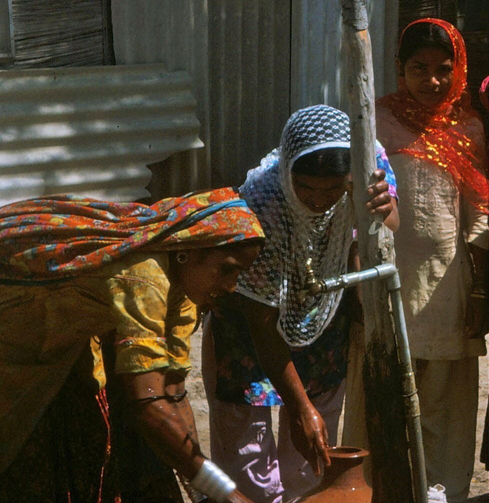 Sindhi tribal women at the well in Pakistan.