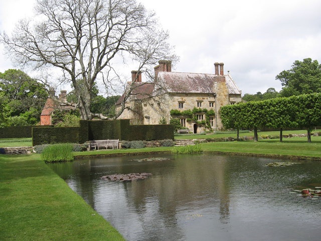 Photo of Kipling's grand house 